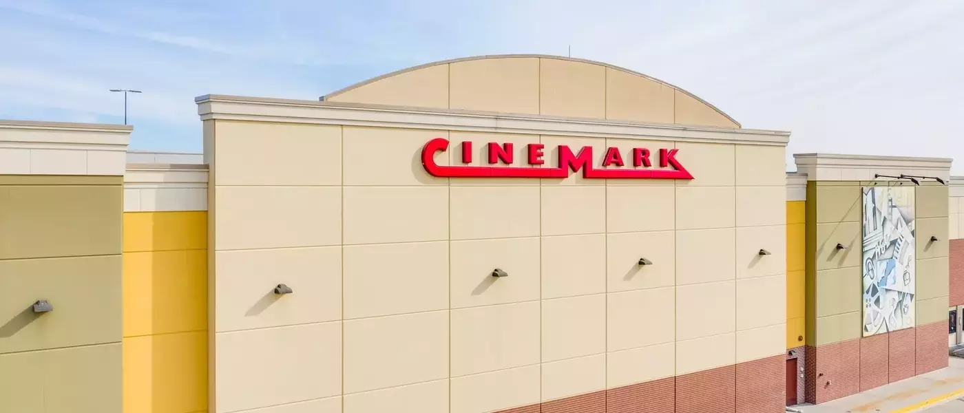 Cinemark Holdings: Unexpected Earnings Surge Highlights Industry's Paradoxical Challenges