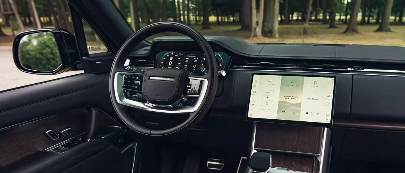 Inside the Luxurious 2026 Range Rover P400 LWB: Comfort, Tech, and Space