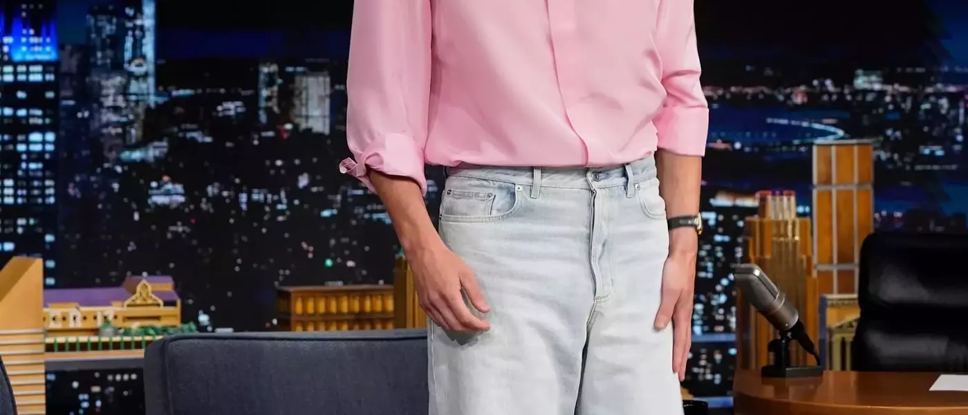 Drew Starkey's Pink Dior Shirt: A Masterclass in Bold Style