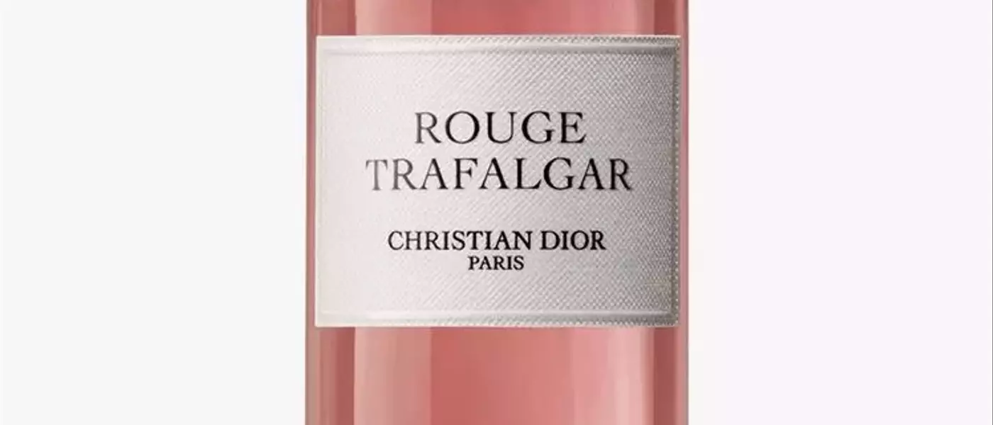 The Allure of Modern Fruity Perfumes: A Guide to Chic Scents