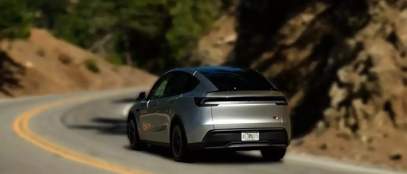 2027 Tesla Model Y L Premium: An Expanded Electric SUV with Enhanced Features