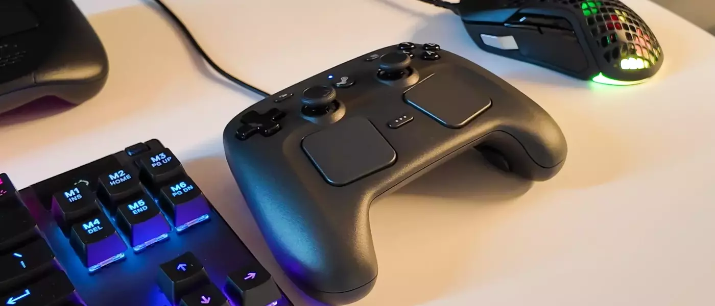 Innovative Steam Machine Faceplate Doubles as Charging Stand