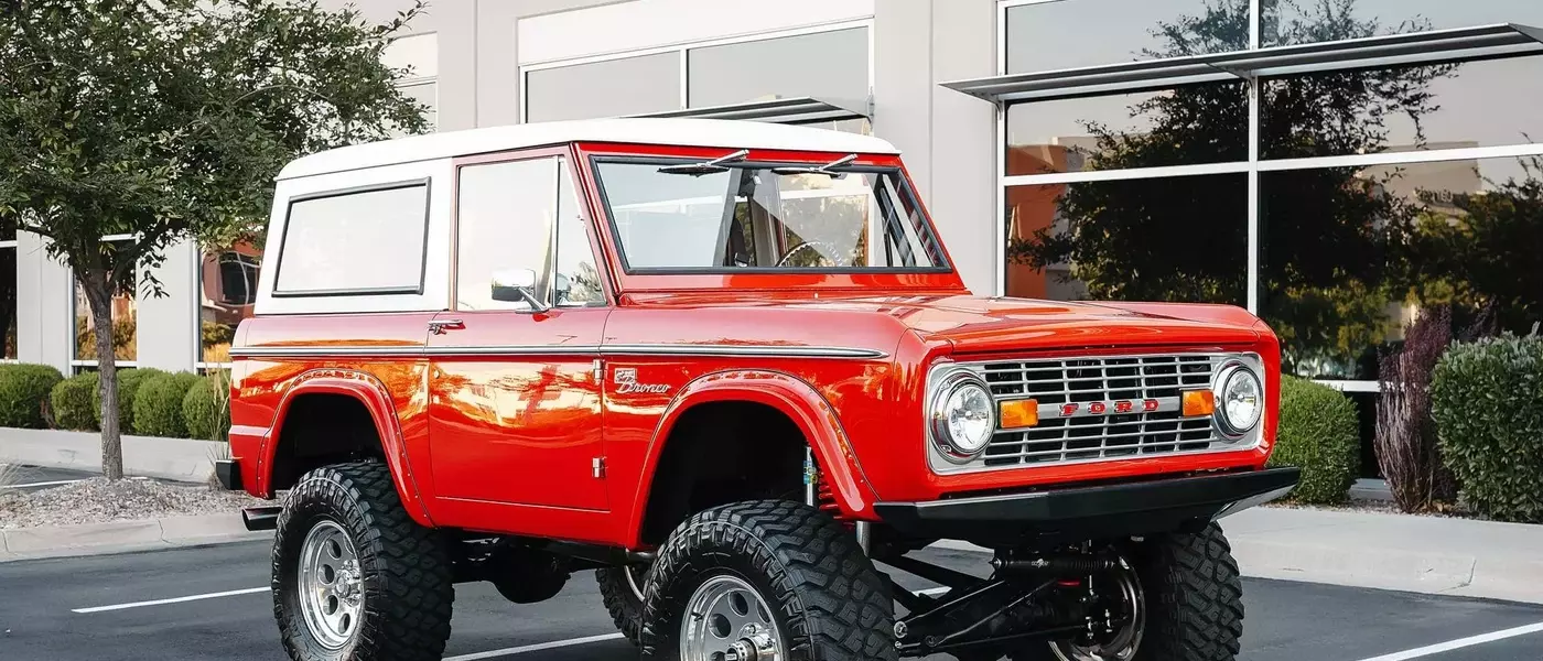 Revived Icon: The 1968 Ford Bronco with Modern Enhancements and Low Mileage