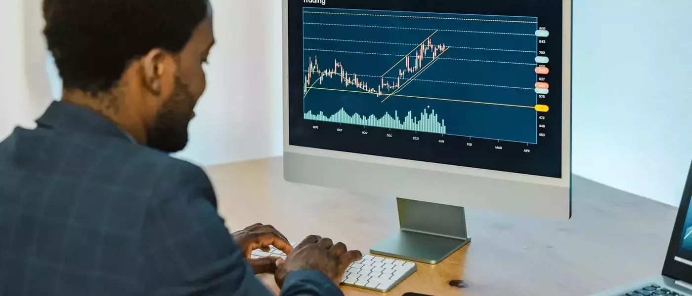 Mastering Symmetrical Triangle Patterns in Trading