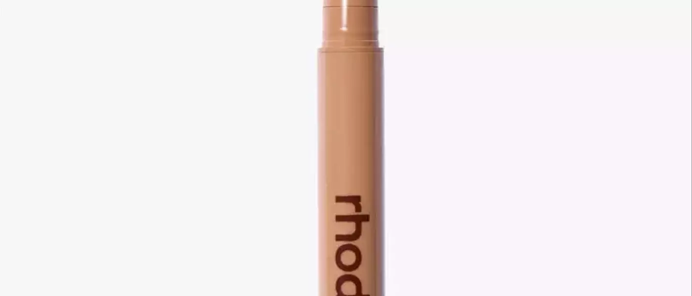 Mastering Lip Enhancement: Contouring vs. Lining for Fuller Lips