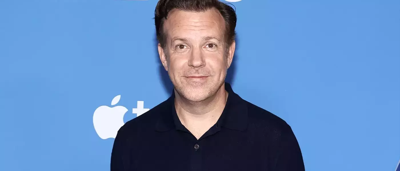 Jason Sudeikis Joins Mumford & Sons for 'Ted Lasso' Theme Song at NYC Concert