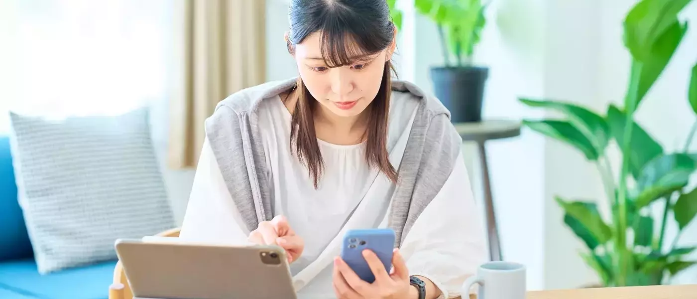 The Digital Divide: Unpacking the Advantages and Disadvantages of Online Checking Accounts