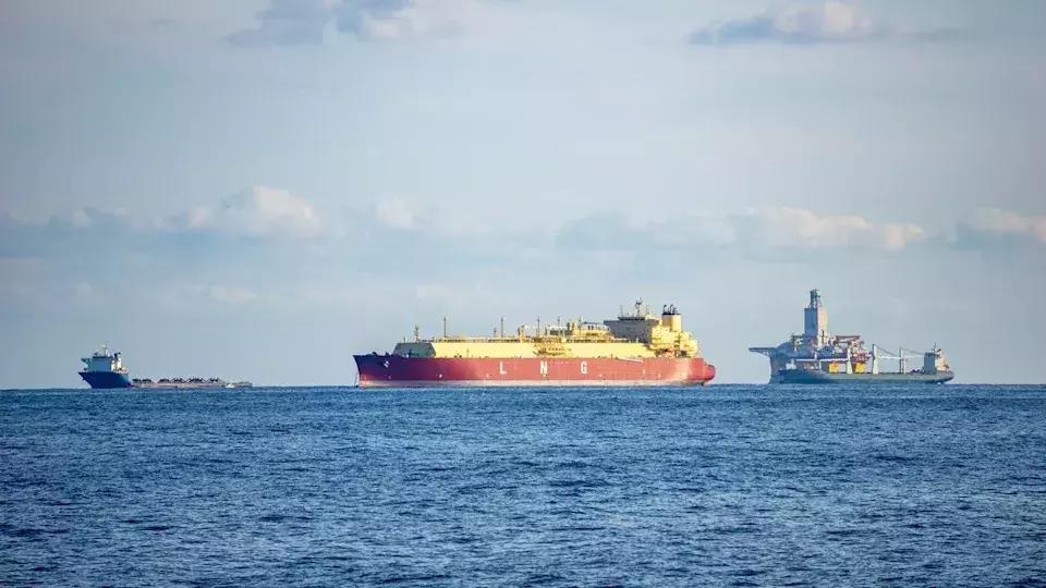 Golar LNG Secures $2.5 Billion Deal for Fourth Floating LNG Vessel