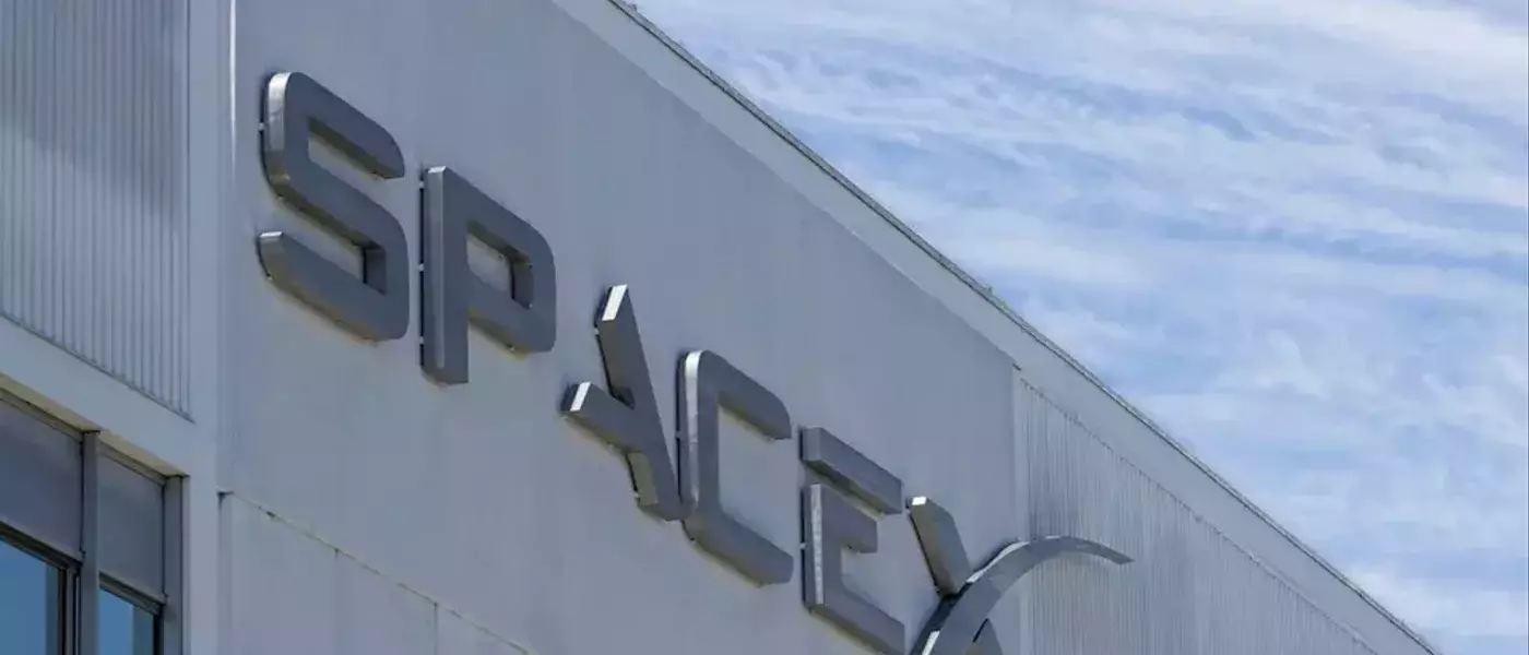 Space Sector Stocks Experience Divergent Trends Amidst Earnings Reports and AI Enthusiasm