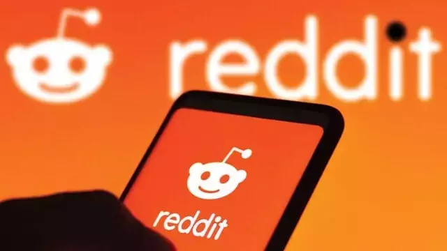 Stock Market Update: Dow Jones Dips Amid Retail Sales Concerns, Applied Materials and Reddit in Focus