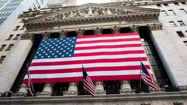 Technology Stocks Show Mixed Trends in Early Trading