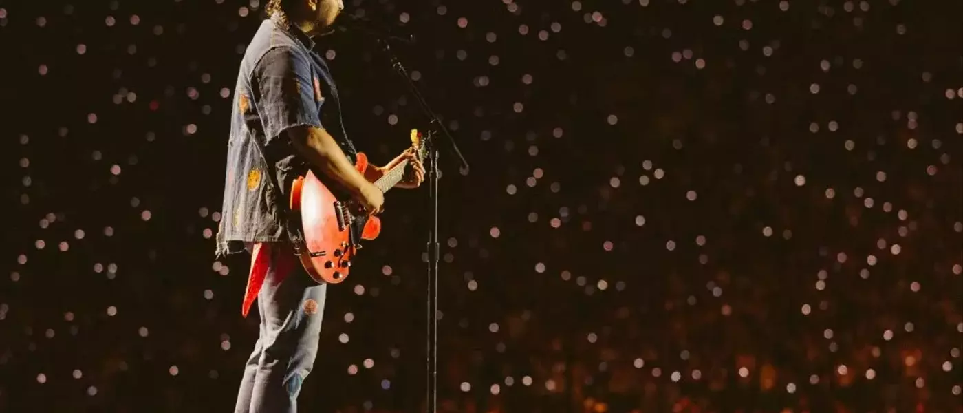 Noah Kahan Electrifies Rose Bowl with 'Miserable' Music, Joined by Chappell Roan