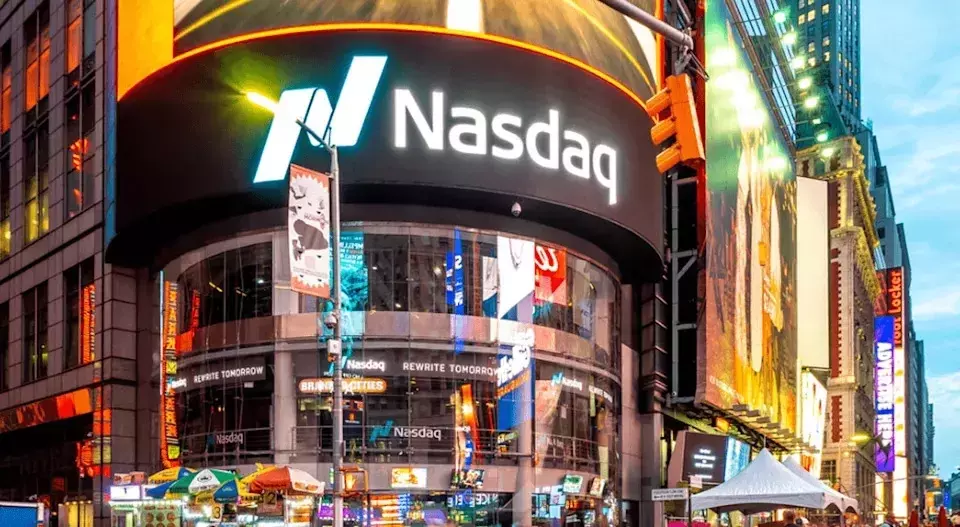 Wall Street Navigates Market Flux Amid AI Surge and Geopolitical Tensions