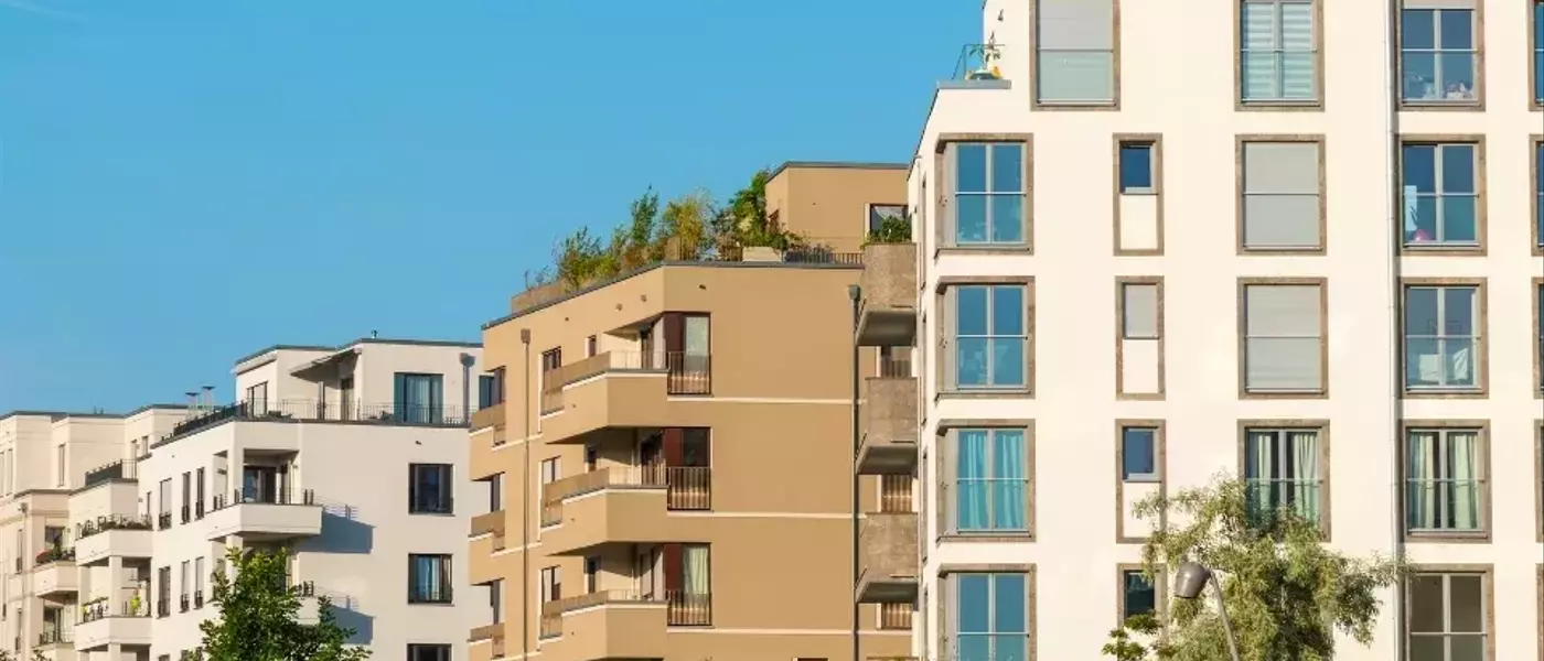 Dallas Apartment Foreclosure Displaces Residents Amidst Rising Housing Costs