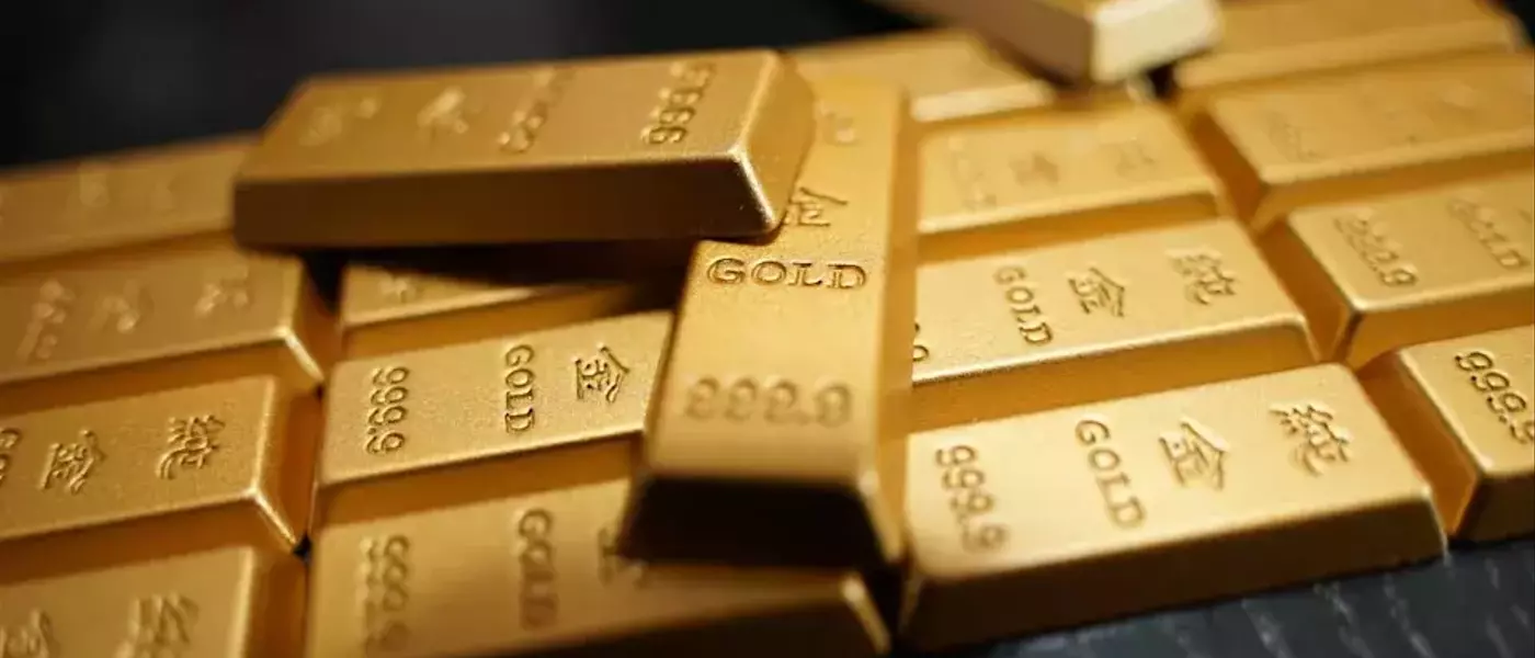 Wells Fargo Adjusts Gold Price Forecast Amidst Market Shifts