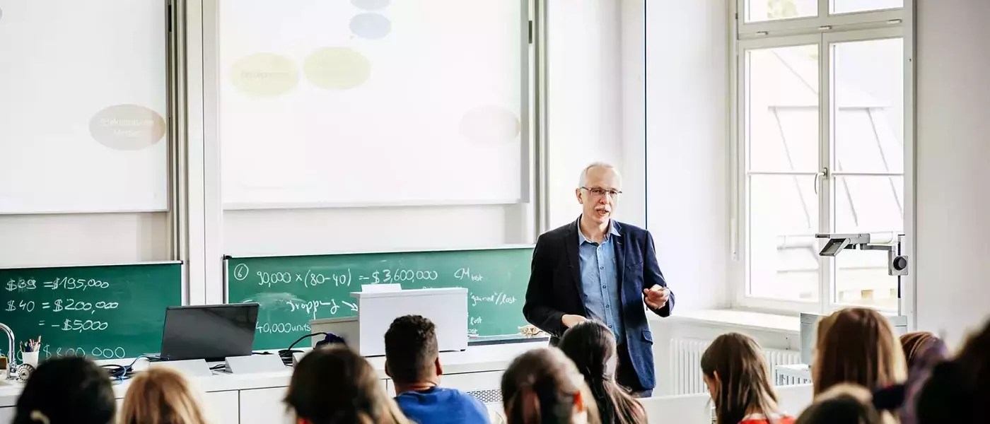 MBA vs. Executive MBA: Choosing the Right Business Education