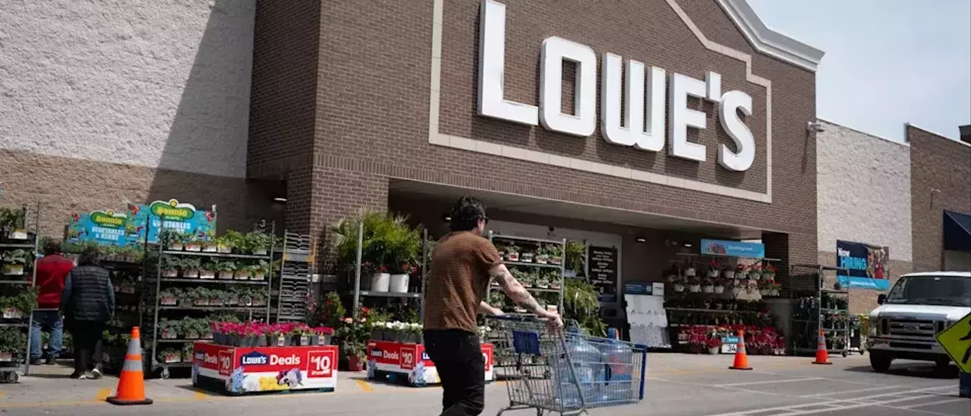 Lowe's navigates challenging DIY market with cautious projections