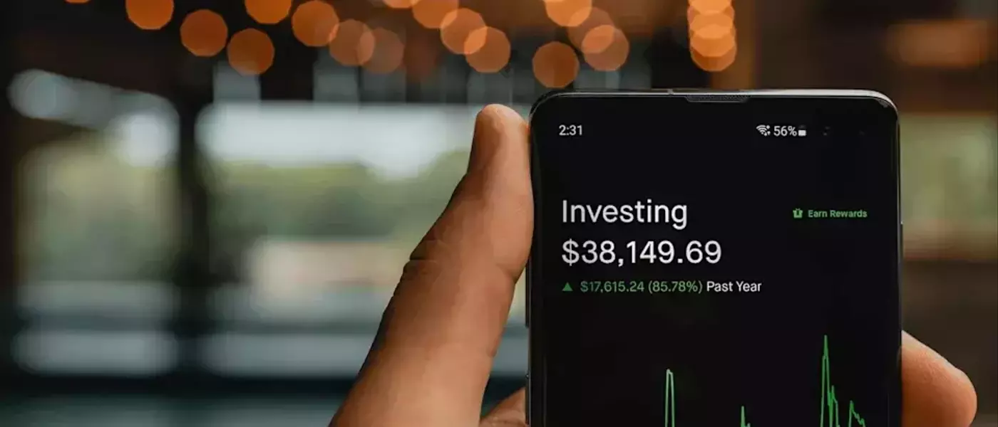 Fintech Firms Webull and Robinhood See Significant Gains Amidst Cryptocurrency Market Surge