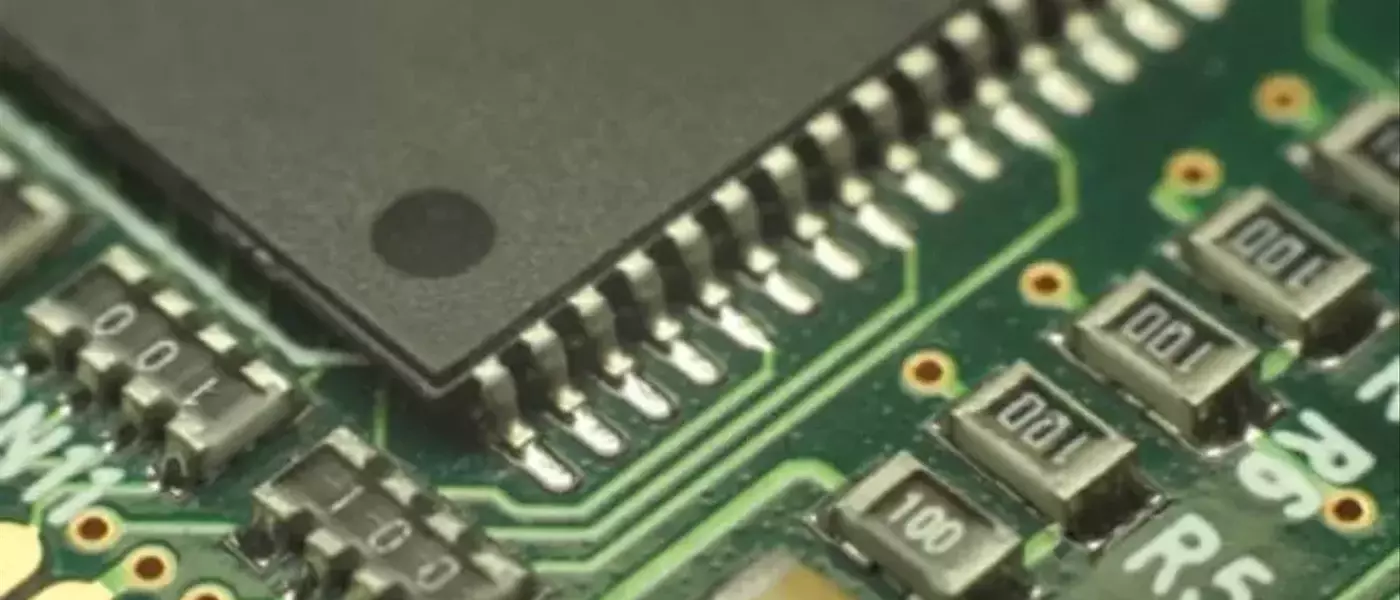 Broadcom Remains Stable Amidst ARK Investment and Google's Marvell Chip Alliance
