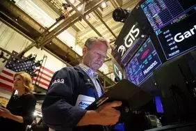 Maximizing Portfolio Stability Through Uncorrelated Assets
