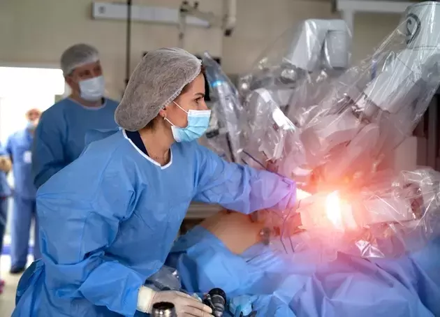 Intuitive Surgical (ISRG): Strong Growth, High Valuation, and Investment Outlook