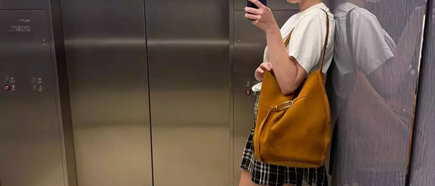 The Enduring Appeal of Liffner's Belted Bucket Bag: A Stylish and Versatile Everyday Companion