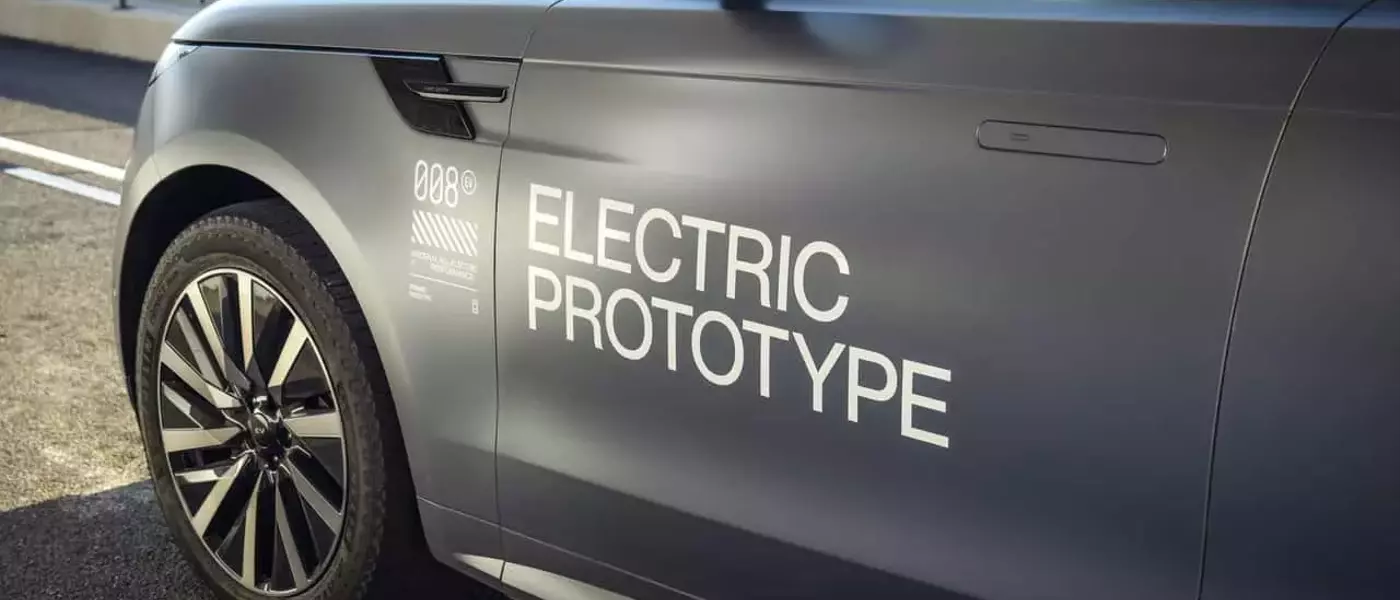 Full-Size Electric Defender's Launch Pushed to 2030s Amid EV Strategy Shift