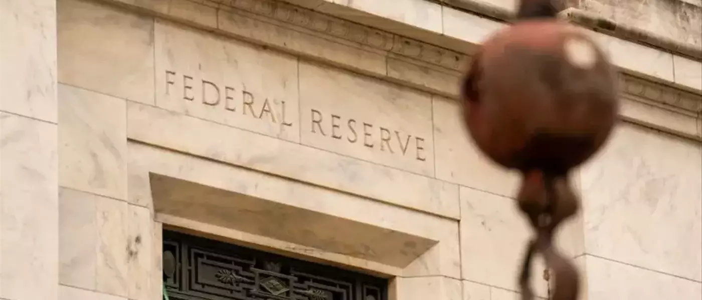 Fed Official Urges Swift Rate Hike Amid Stubborn Inflation