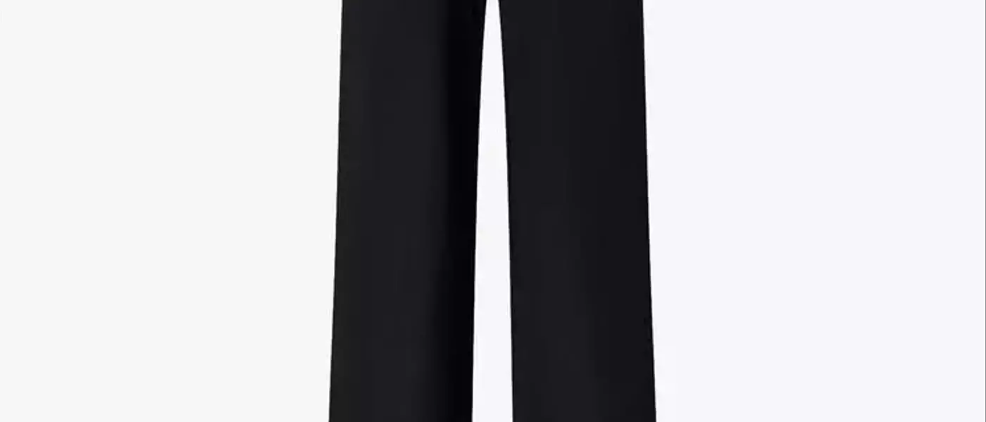 Timeless Transitional Fashion: Embracing Black and White Outfits for Fall 2026
