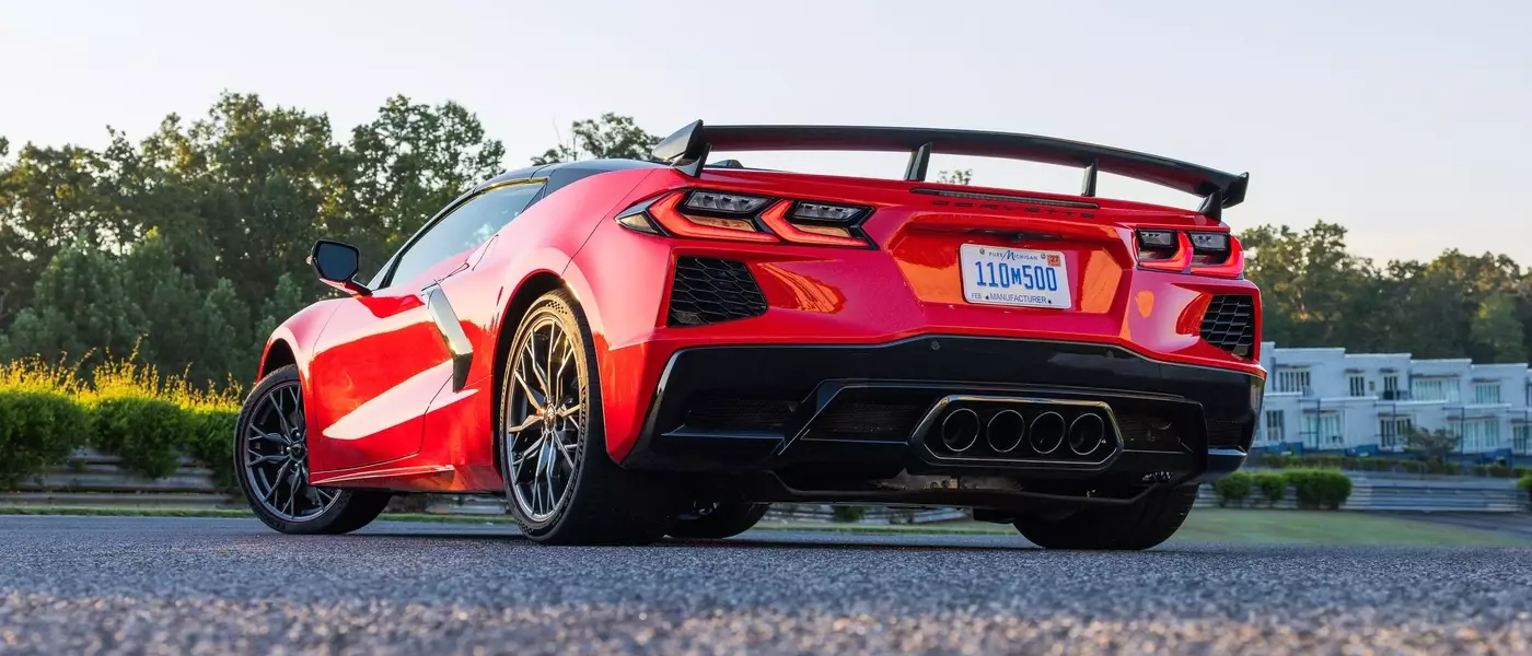 2027 Chevrolet Corvette Stingray: Performance and Handling Analysis