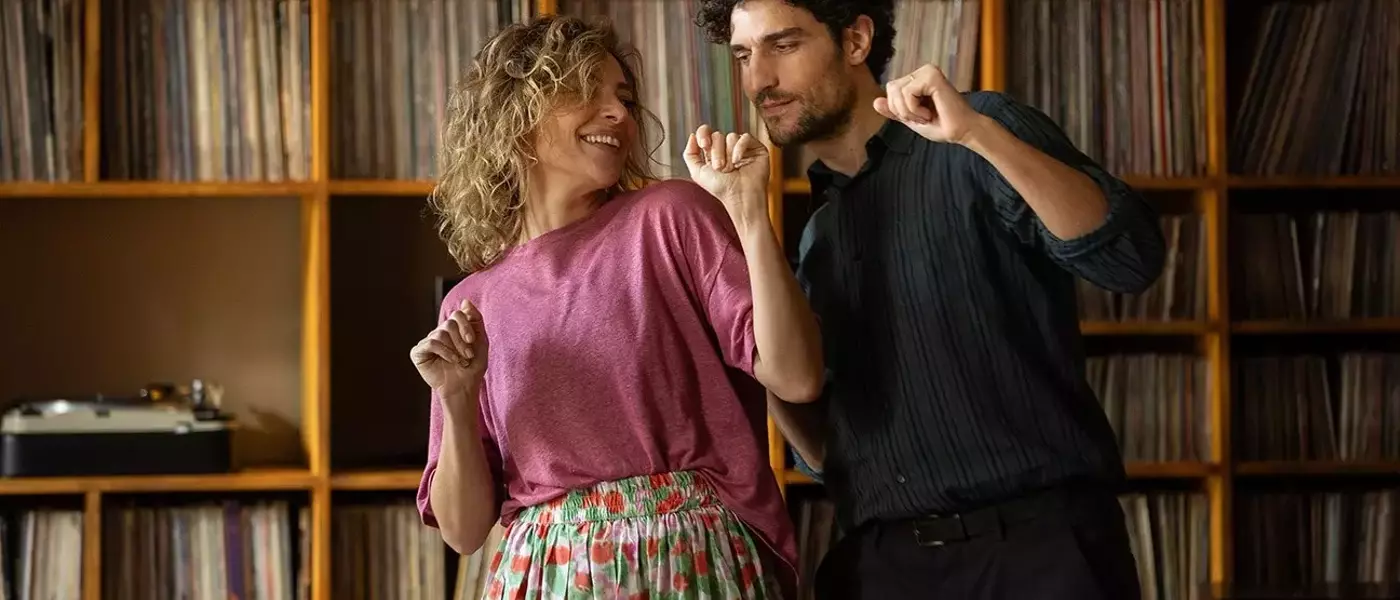 Review: Nanni Moretti's 'It Will Happen Tonight' Explores Enduring Romance with Humor and Melodrama