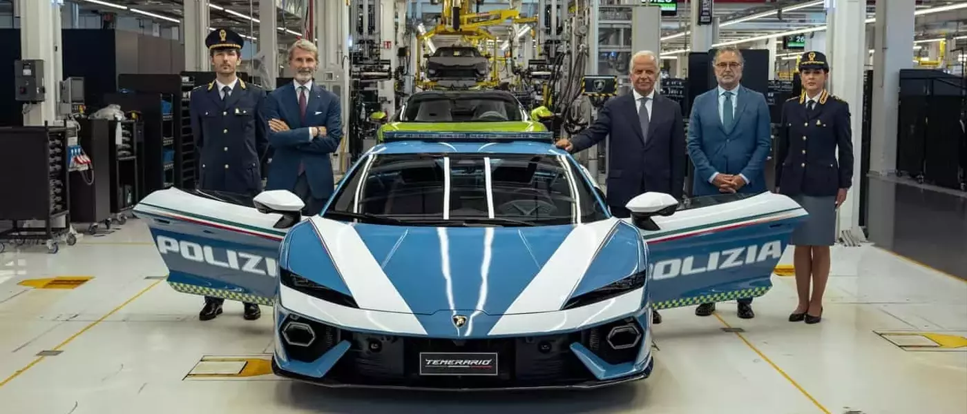 Italian Police Welcome 907-HP Lamborghini Temerario
