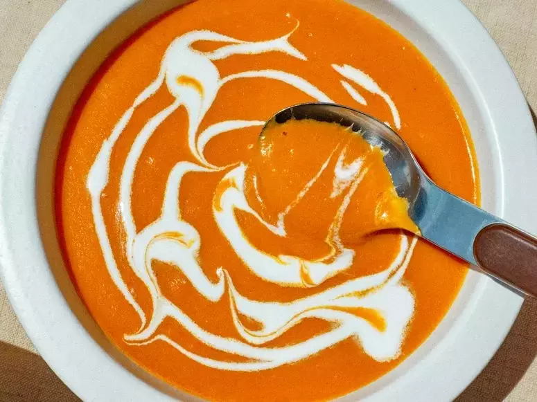 Effortless Autumn Comfort: The 3-Ingredient Curry Pumpkin Soup