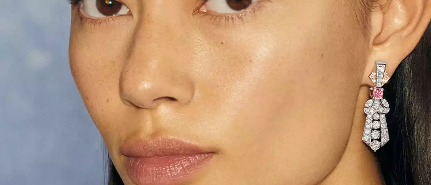 De Beers Unveils 'Vibrations' Collection at London Fashion Week, Highlighting Innovative Cabochon Cut and Ethical Sourcing