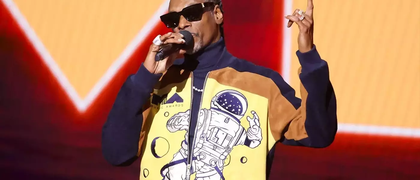 Snoop Dogg's Dynamic Hosting and Memorable Moments at the 2026 MTV VMAs