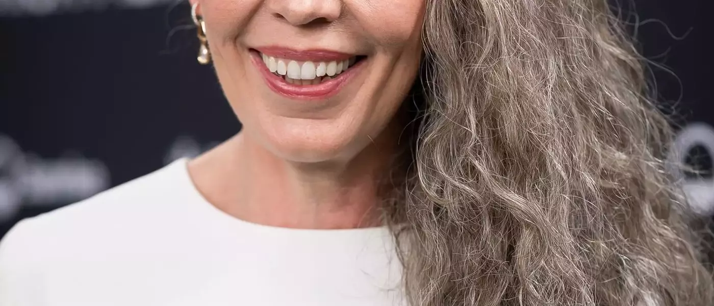 The Allure of Silver Strands: Olivia Colman's Latest Style Statement