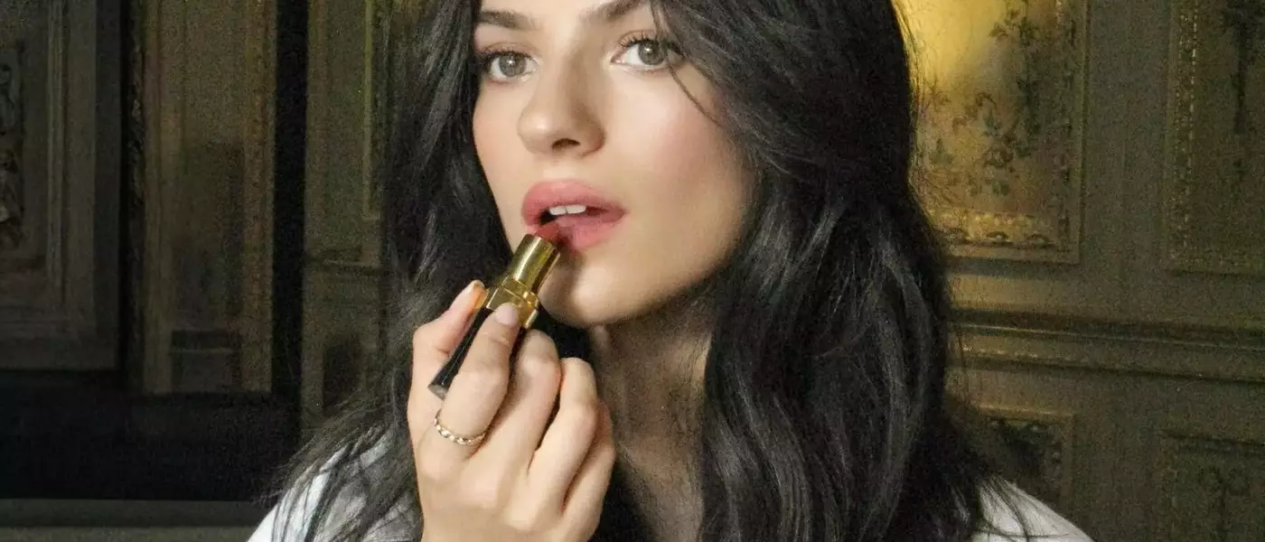 Ella Rubin's Journey to Chanel Front Row: A Beauty and Fashion Story