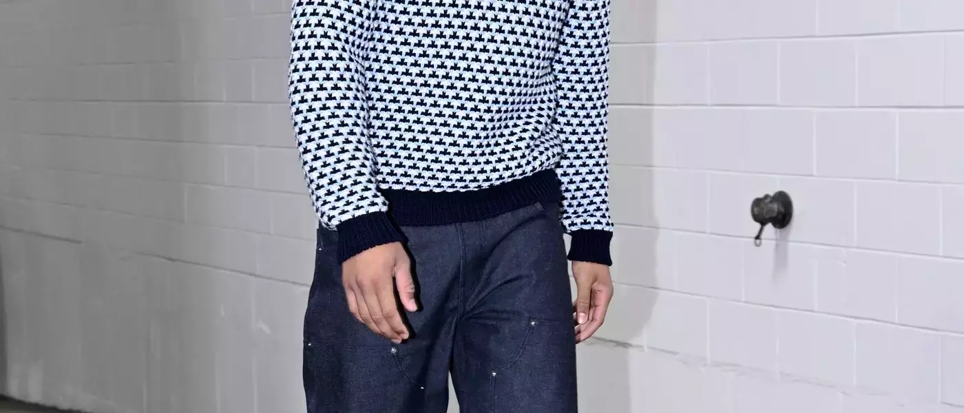 The Resurgence of Roomy Dark Denim: A Fall Style Staple for All Ages