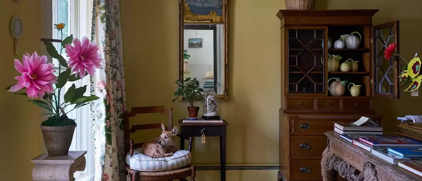 The Allure of Curated Antiquing Journeys: Beyond the Flea Market
