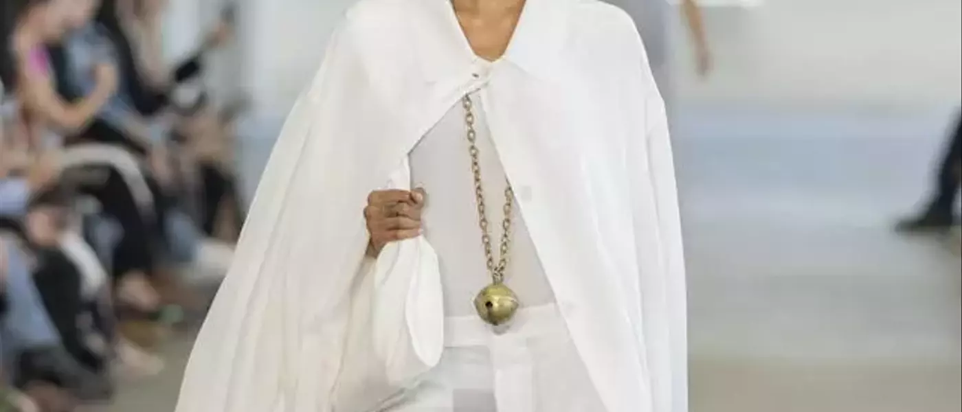 The Resurgence of Long Pendant Necklaces: A Dominant Trend on the Runways
