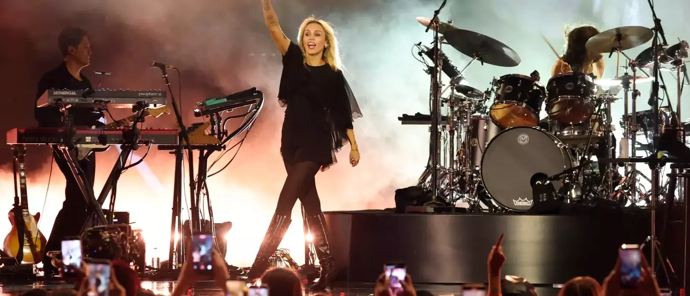 Miley Cyrus Responds to Hollywood Bowl Performance Critiques, Emphasizing Heartfelt Dedication