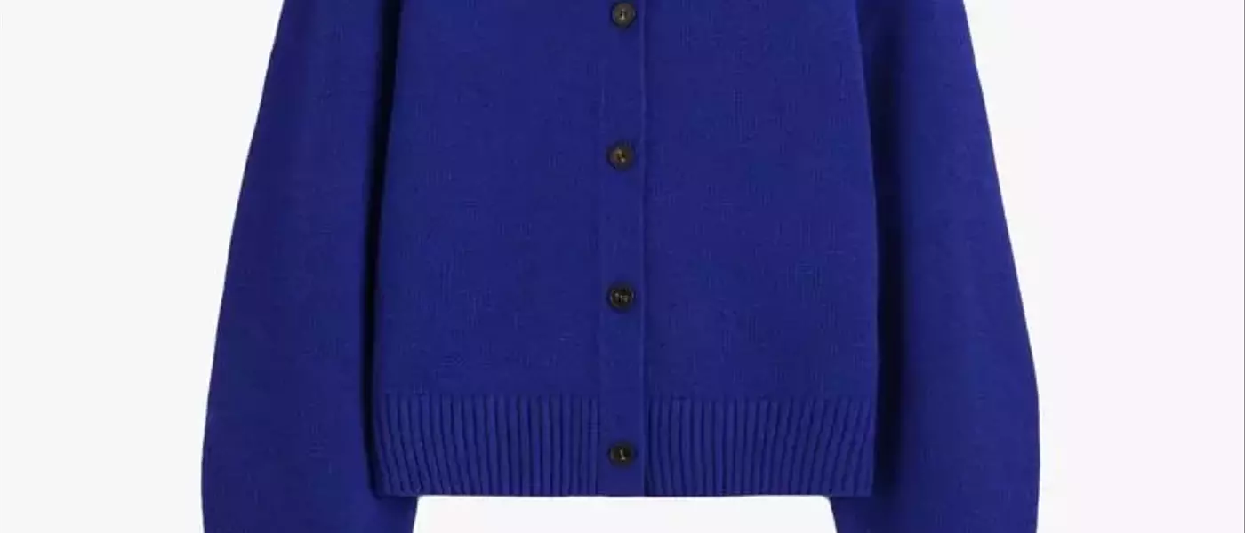 Elevate Your Airport Style: The Essential Travel Cardigan