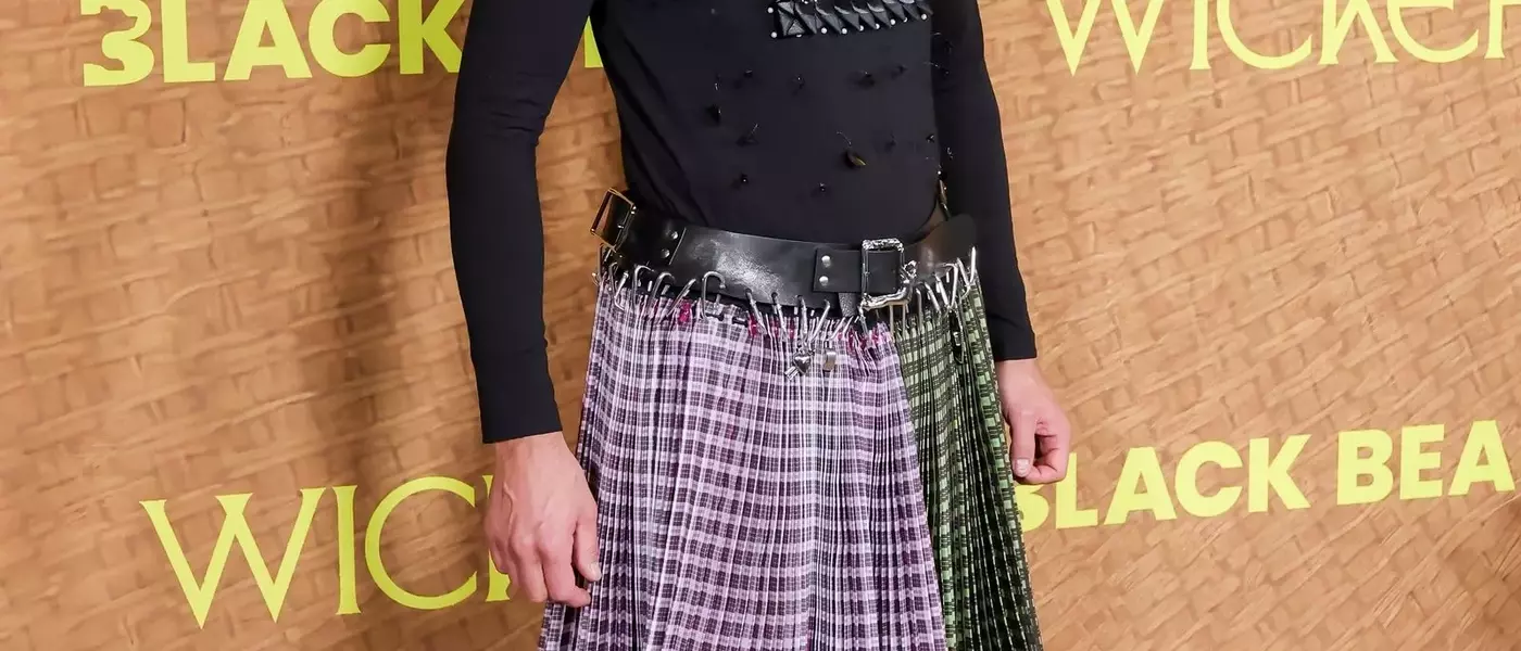 Alexander Skarsg￥rd's Unconventional Red Carpet Attire at the "Wicker" Premiere