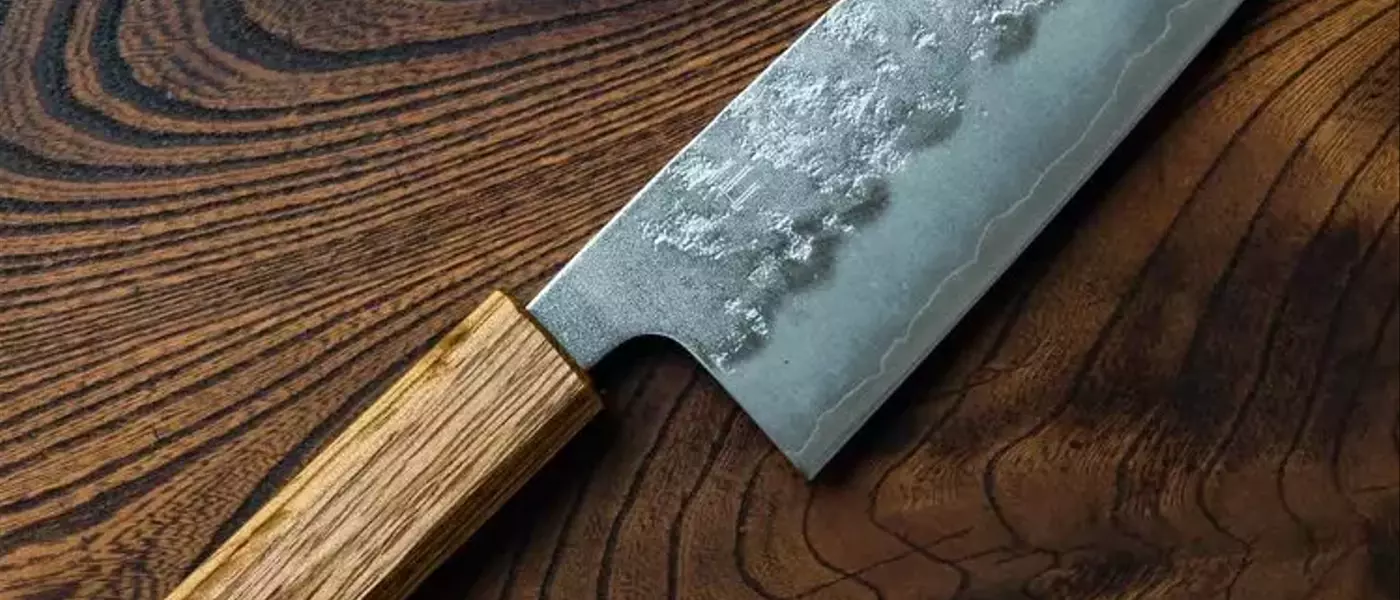 The Ultimate Guide to Santoku Knives: Precision and Versatility in Your Kitchen