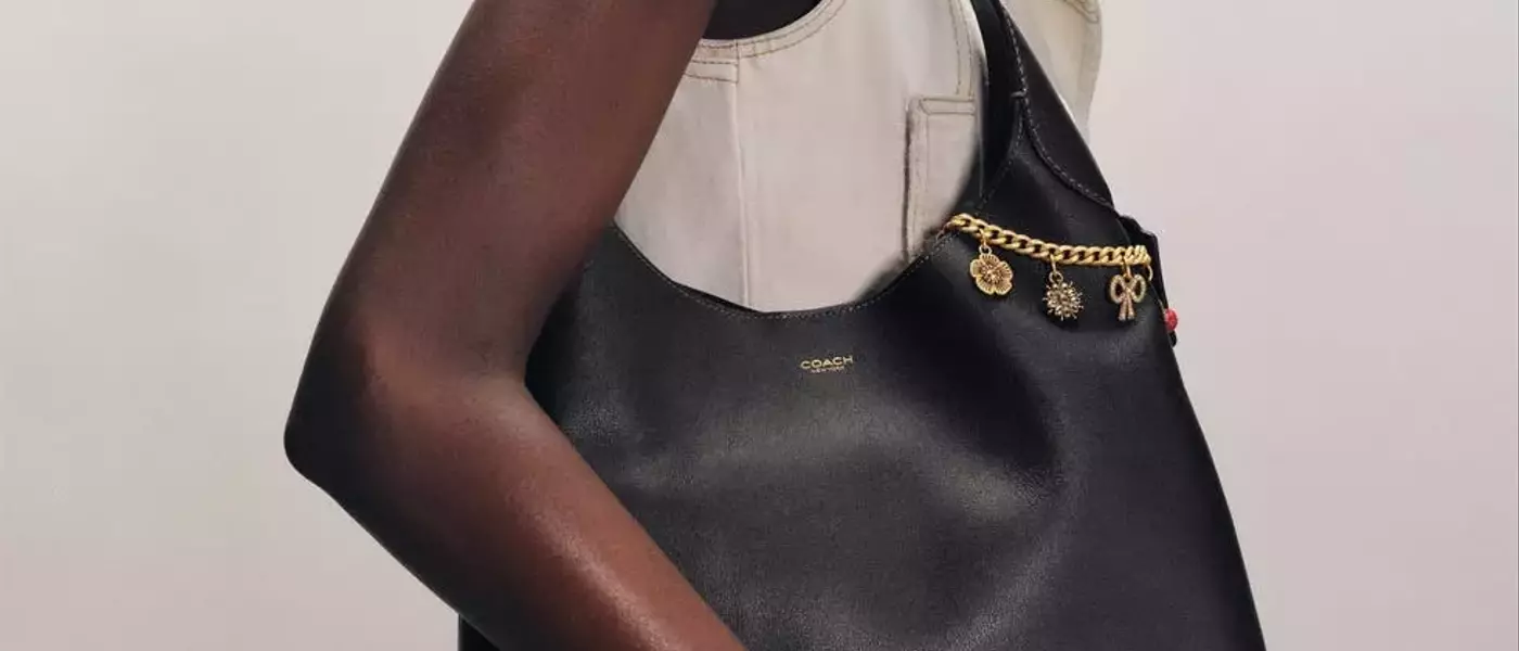 Effortless Day-to-Night Style: Mastering the Art of Seamless Transitions with the Right Accessories