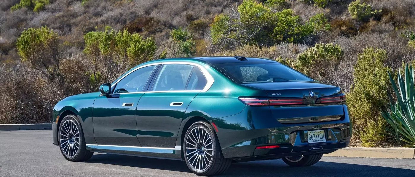 2027 BMW 7-Series: A Glimpse into the Future of Luxury Sedans