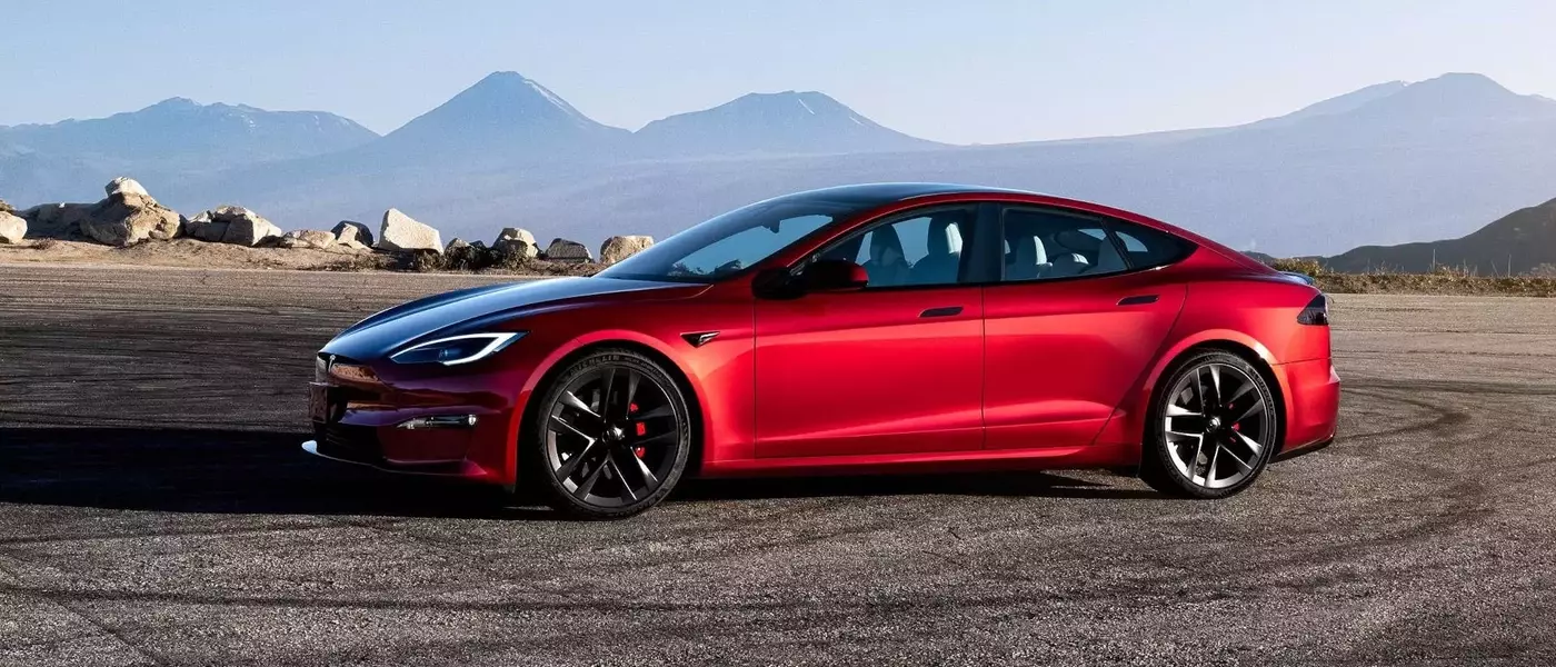 Choosing the Perfect Electric Vehicle: A Friend's Dilemma and the Porsche Taycan 4 Solution