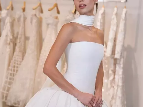 Claudia Sulewski's Wedding Wardrobe: A Glimpse into Her Oscar de la Renta Journey