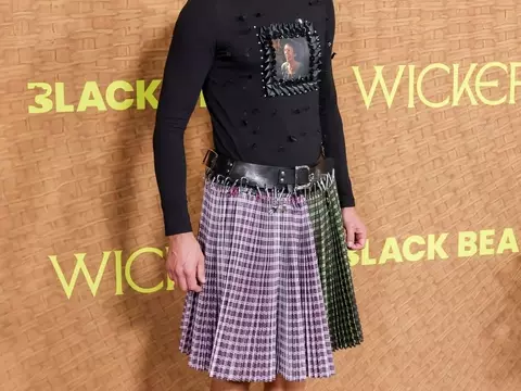 Alexander Skarsg￥rd's Unconventional Red Carpet Attire at the "Wicker" Premiere
