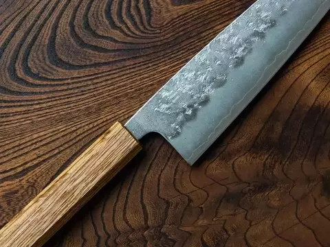 The Ultimate Guide to Santoku Knives: Precision and Versatility in Your Kitchen